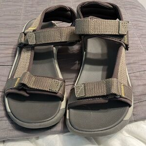 Men’s Dockers Size 11 water hiking sandals